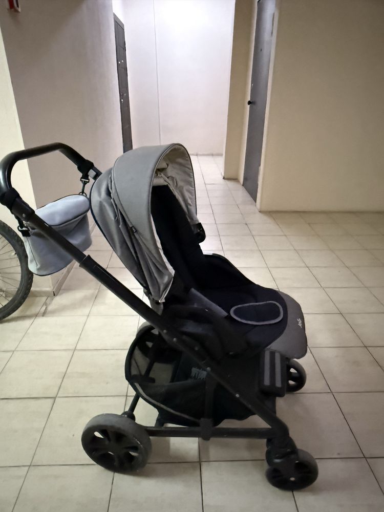 Продам коляску joie