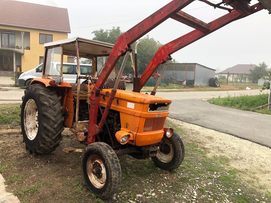 Vând tractor fiat 450