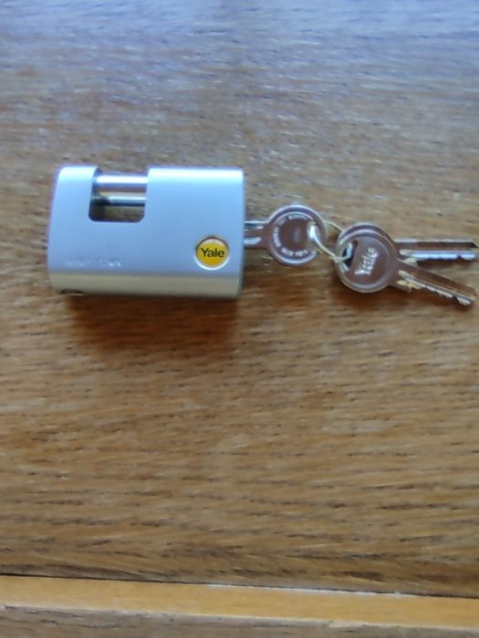 Lacat Abus cu cifru și alt lacat