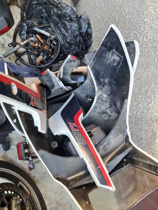 Motocicleta Yamaha XJ600 din 1986 sau doar motorizarea completa