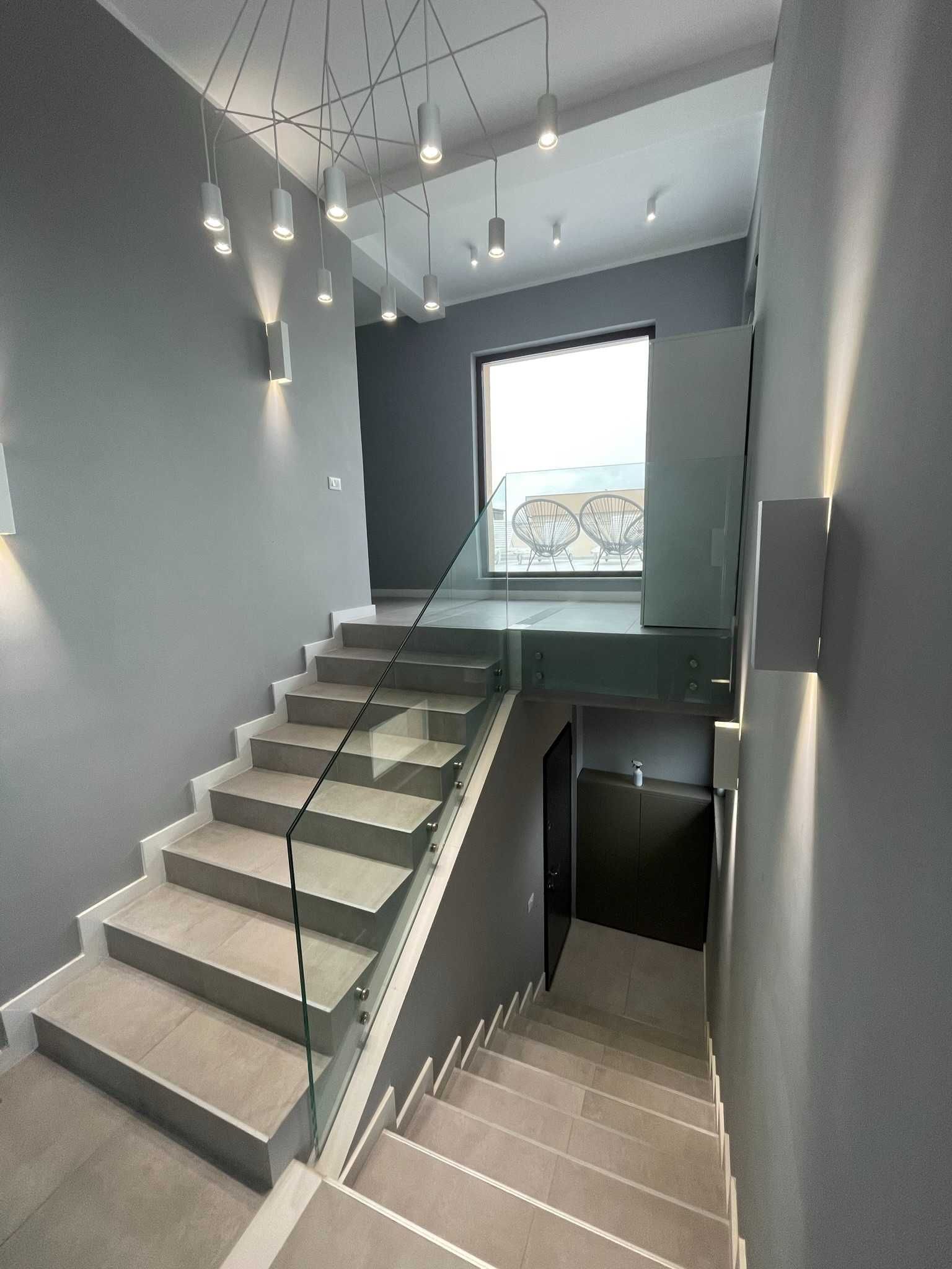 APARTAMETNT tip LOFT 180m2 cu terasa de inchiriat - scara interioara