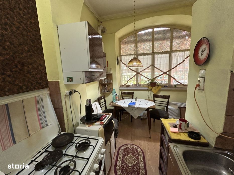 Vand apart.2 camere central,str.Cozia,langa biserica Evrei,st.114 mp.