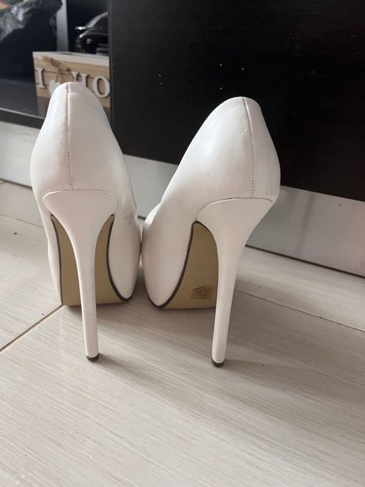 Високи обувки