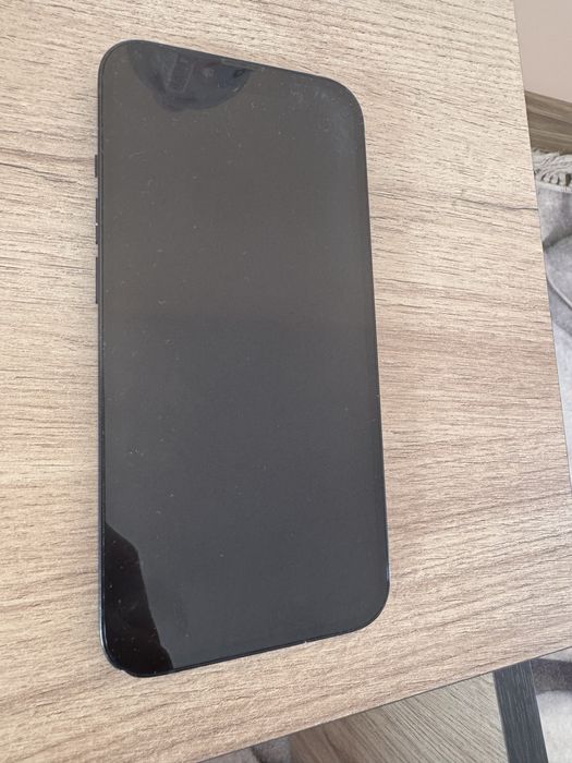 Продавам Iphone 13