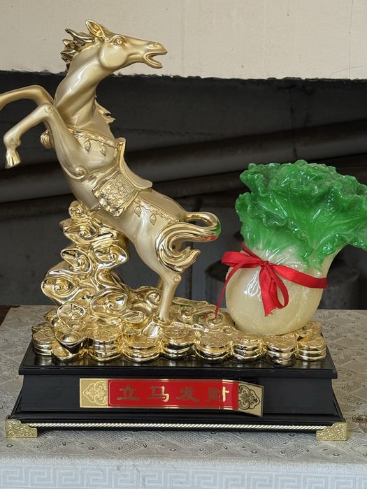 Статуэтки (декор для комнаты)