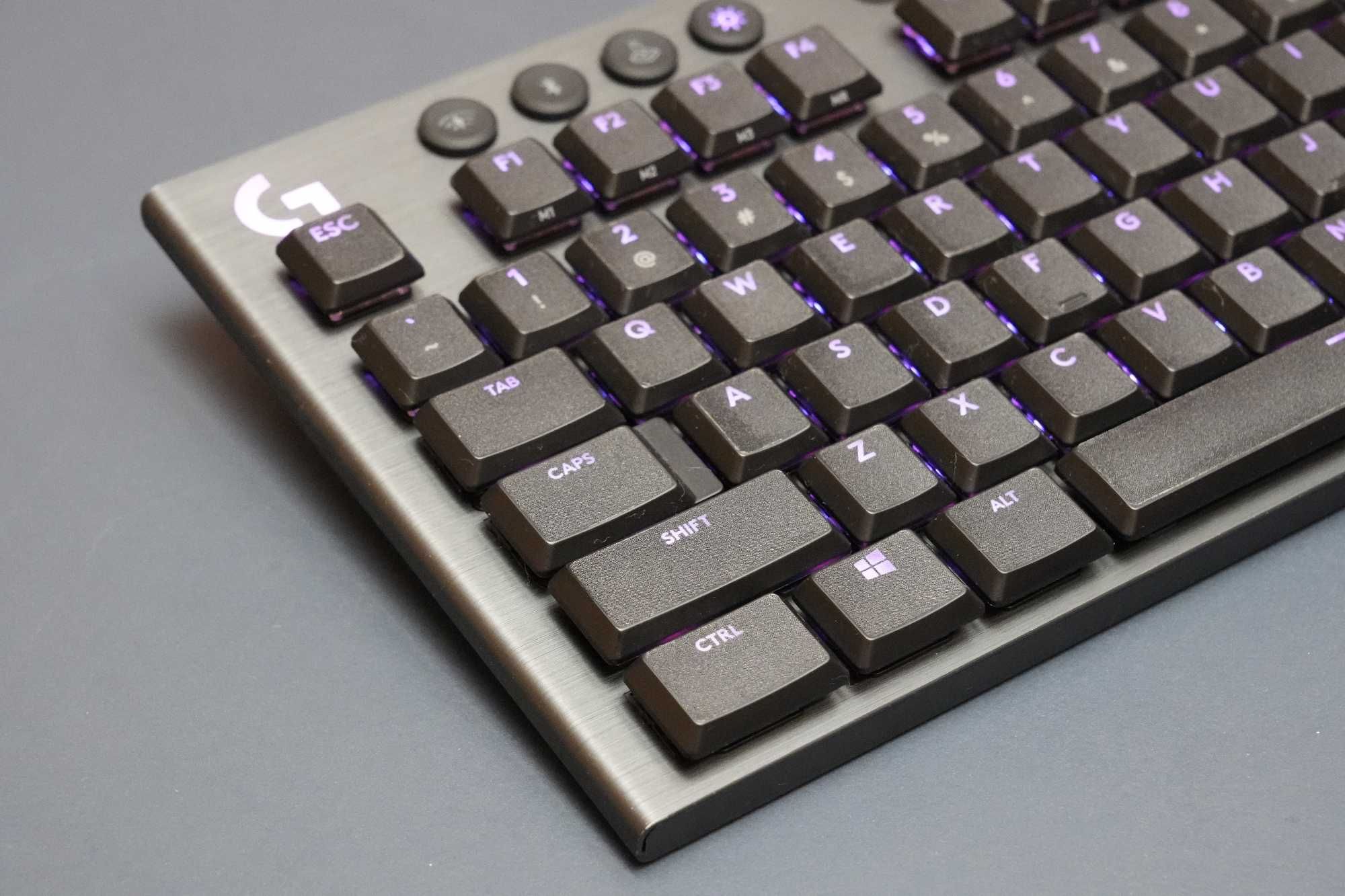Продавам механична, безжична клавиатура Logitech G915 TKL
