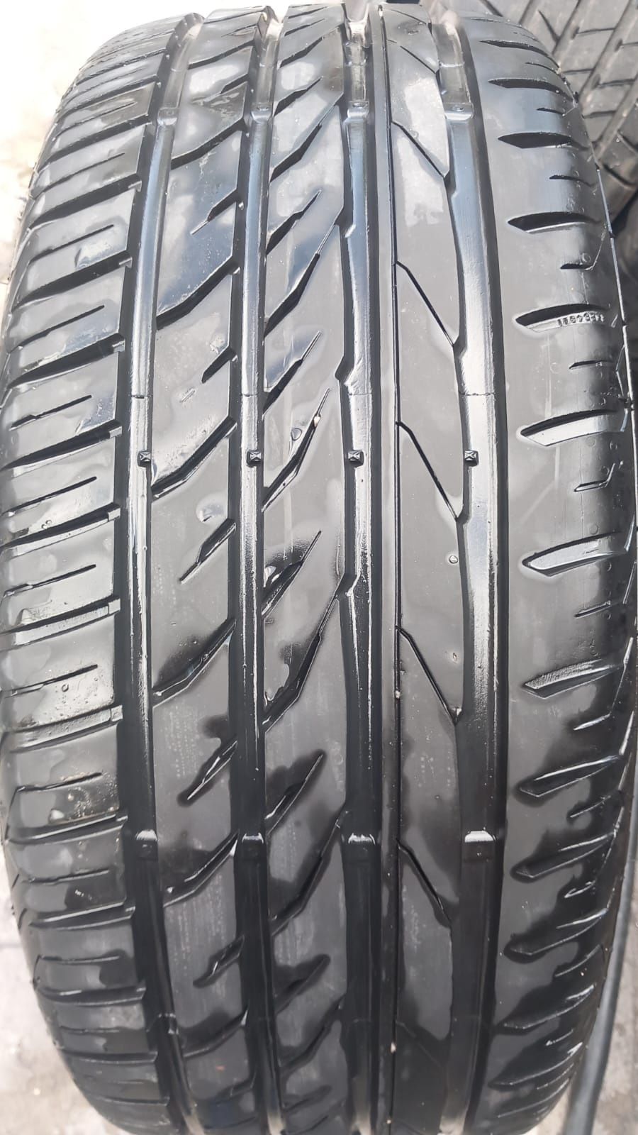 Una anvelopă 215/45r17 vară marca Matador, preț 150 lei bucata