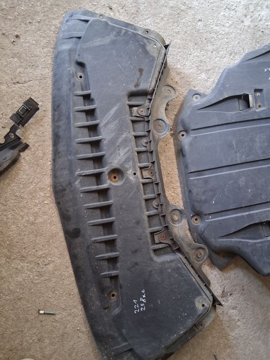 Кори мерцедес S класа w221 кори под двигател мерцедес s class w221