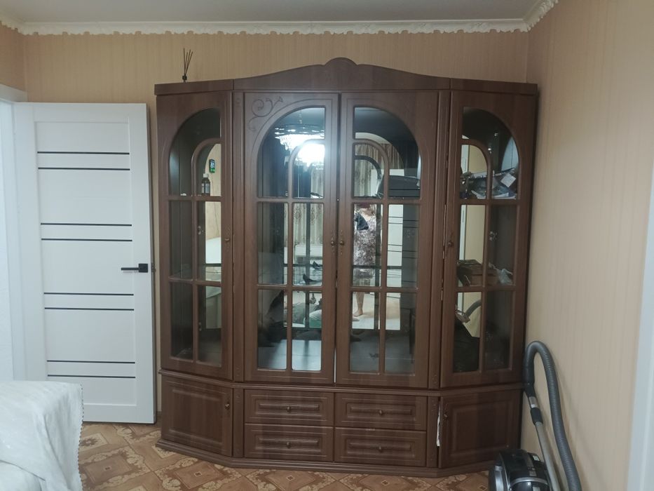 Продаю стенку в отличном состояний