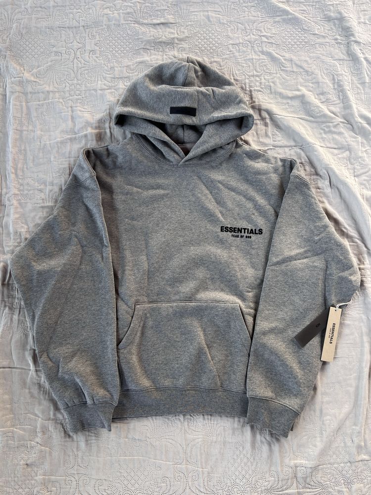 Сив екип Essentials