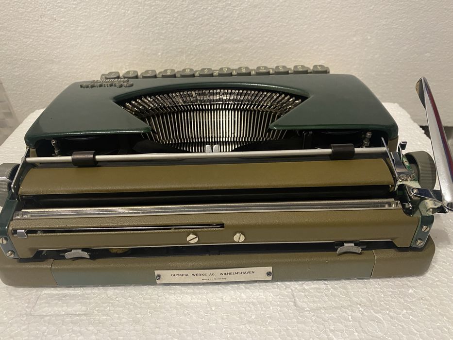 Masina de scris olympia 33 army