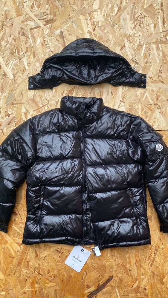 Moncler яке.