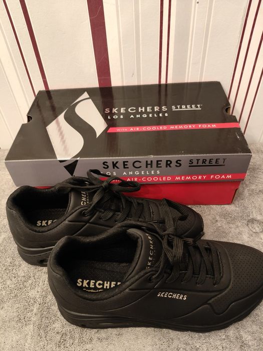 Adidași Skechers street, noi in cutie.