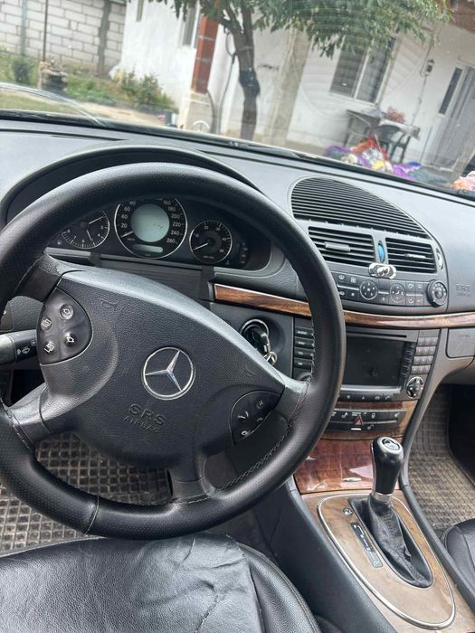 Mercedes-Benz E 220 Anu 2003