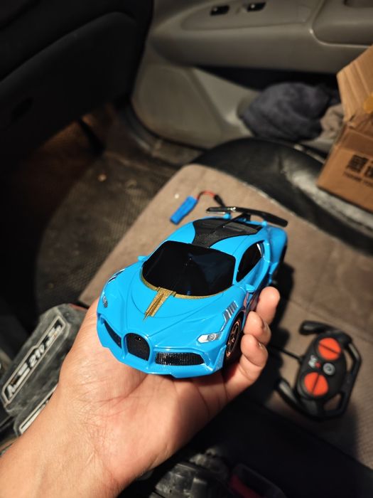 Машина с пультом. Жаңа.