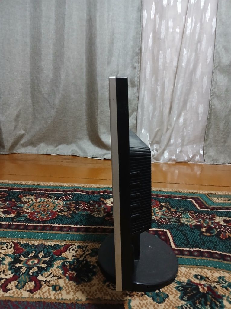 Монитор LG рабочий