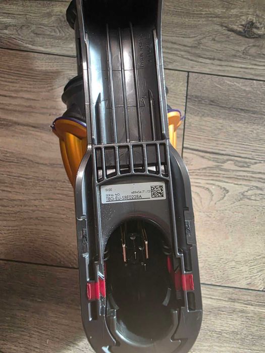 Вертикална прахосмукачка Dyson V12 Detect Slim за части