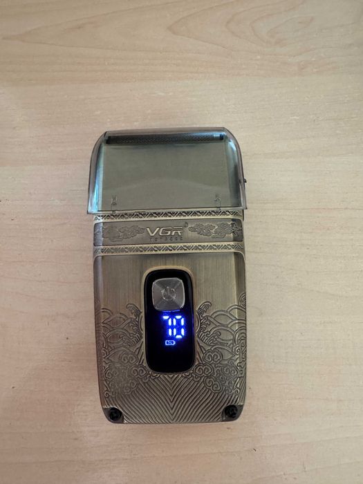 Продаётся Электробритва VGR V-649