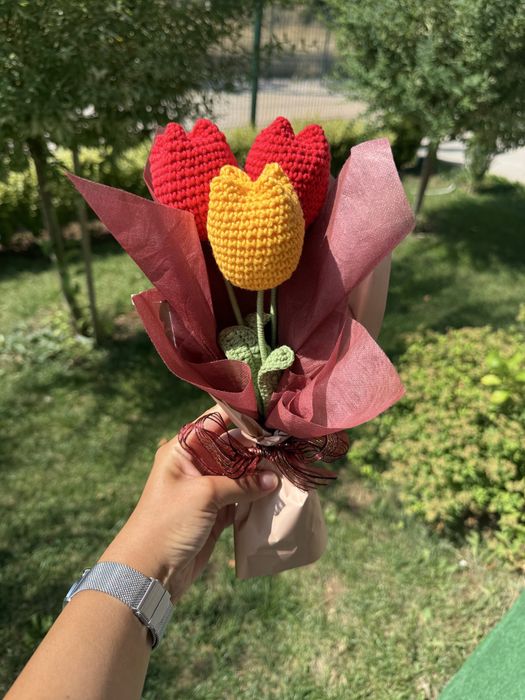 Плетени цветя за подарък