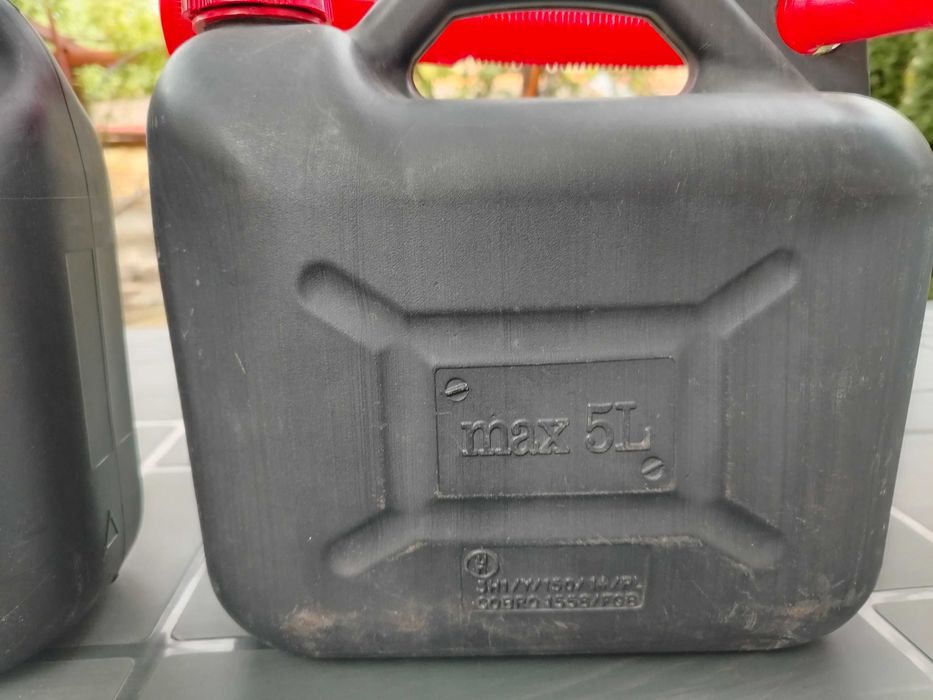 Пластмасови туби за гориво