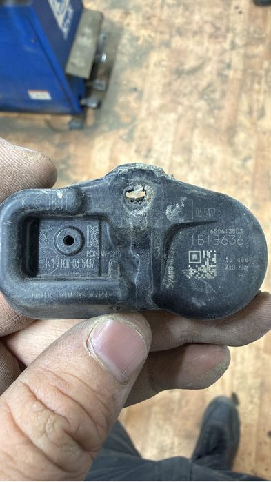 Замена датчик давления в шинах