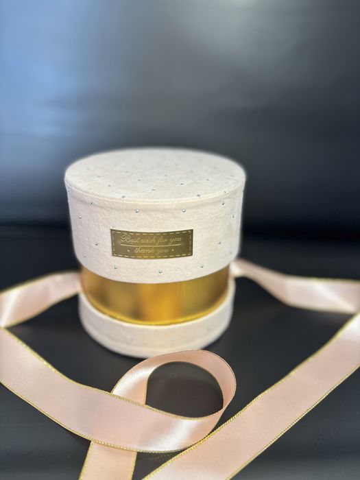 Cutie eleganta trandafiri