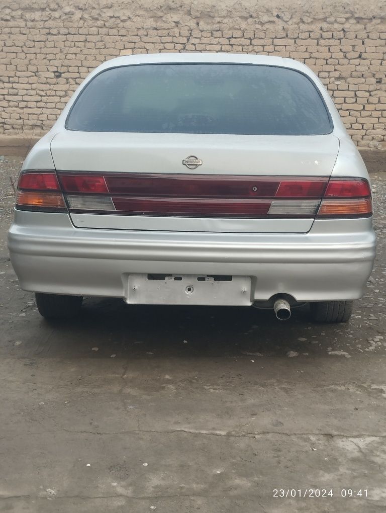 Nissan maxima holati yaxshi  matori yoq