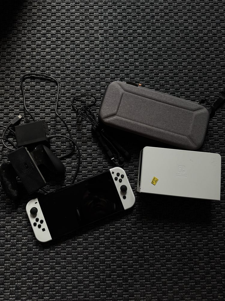 Nintendo Switch OLED +sd 256 + калъф