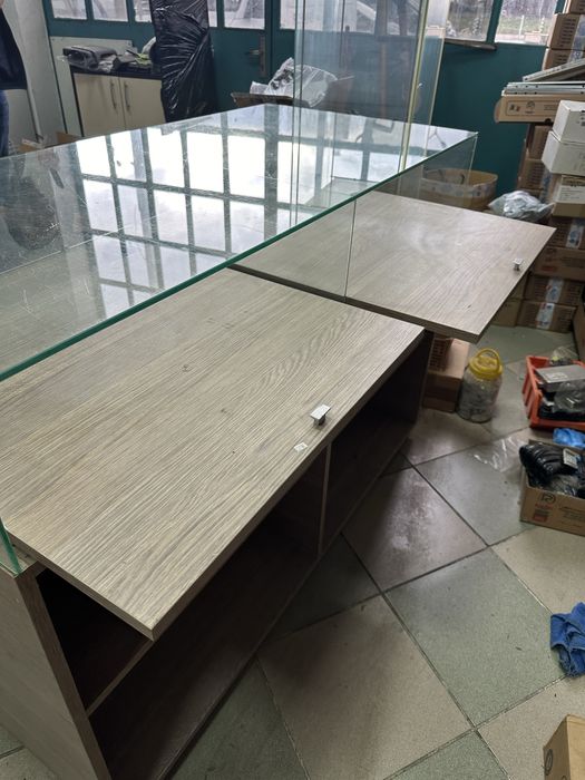 Мебели за магазин