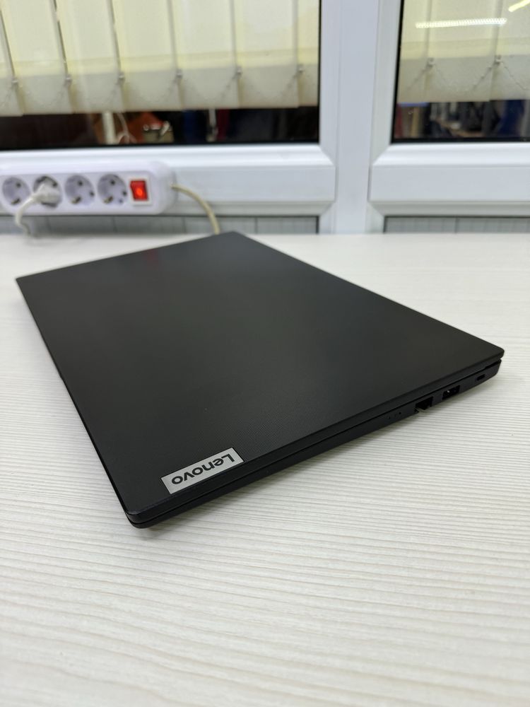 Ноутбук Lenovo Core i3-12th SSD 256gb RAM 8gb тонкий быстрый легкий