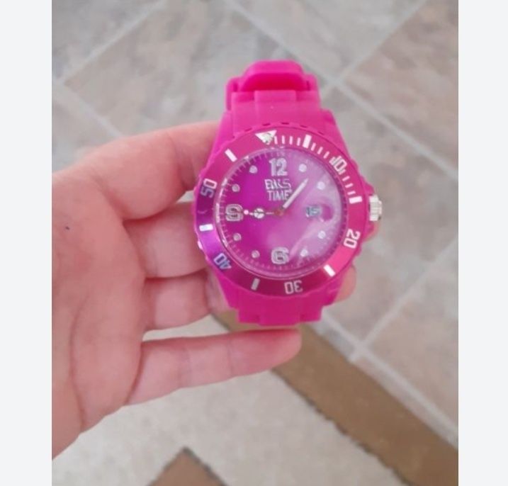 Дамски часовник нов