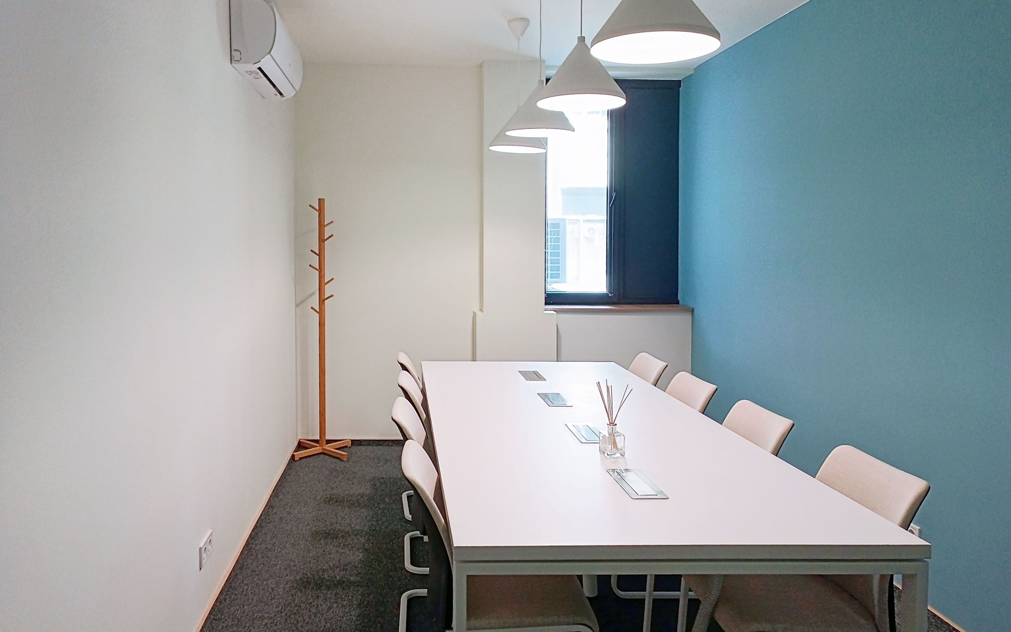 Самостоятелно офис пространство за 1-2 души в Regus Flavia