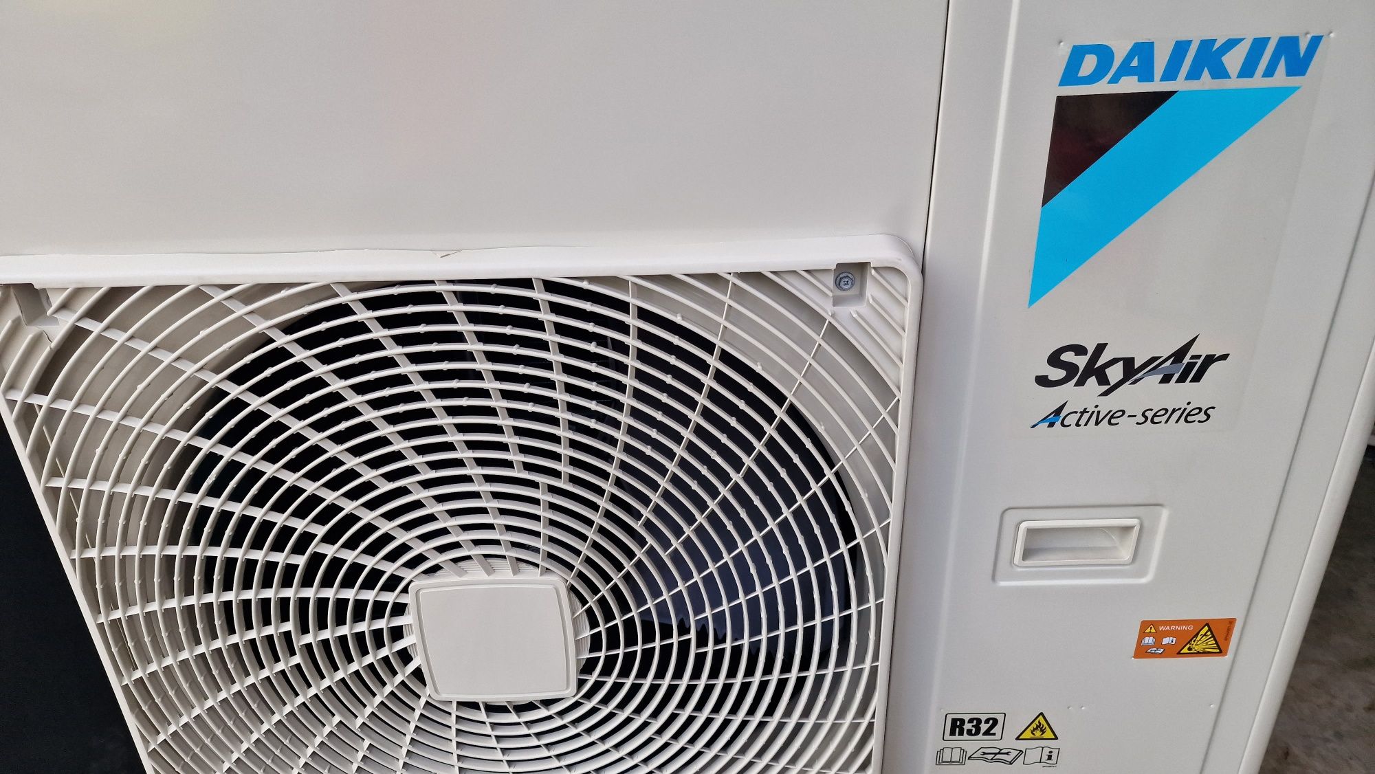Нов стенен  климатик Daikin AZAS100 FAA100 36000btu 11kw на отопление