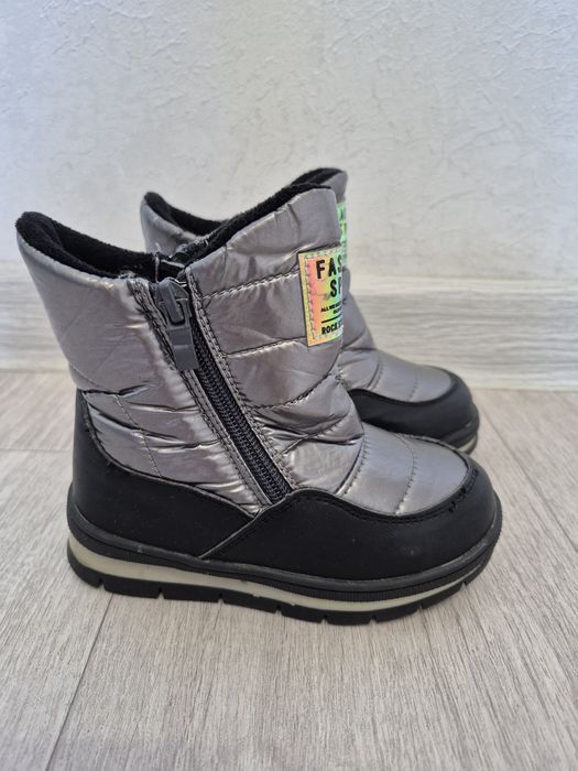 Продаётся обувь для девочек и подростков