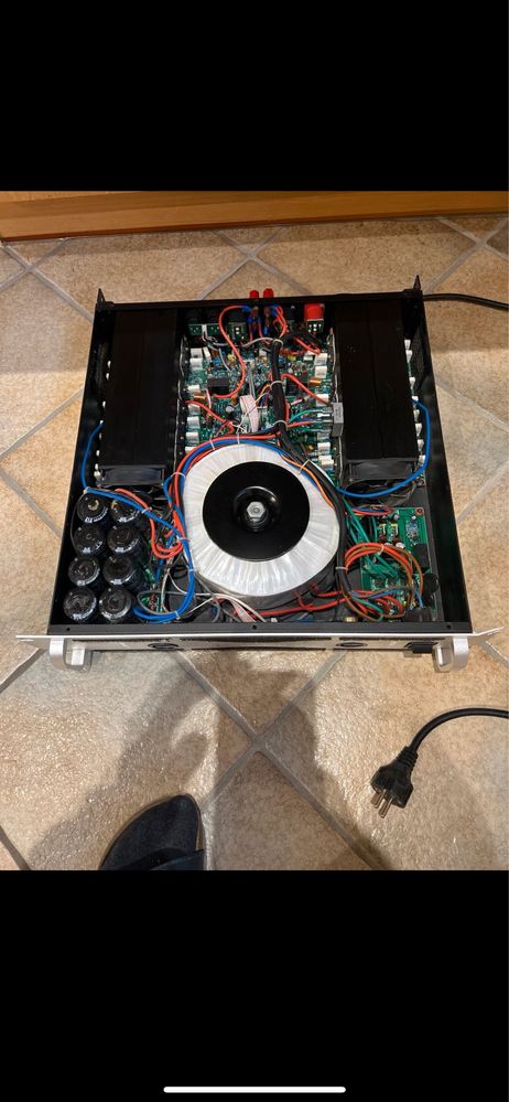 Крайно стапало Omnitronic P-2000