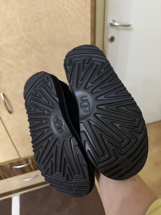 Чисто нови UGG зимно сабо за деца