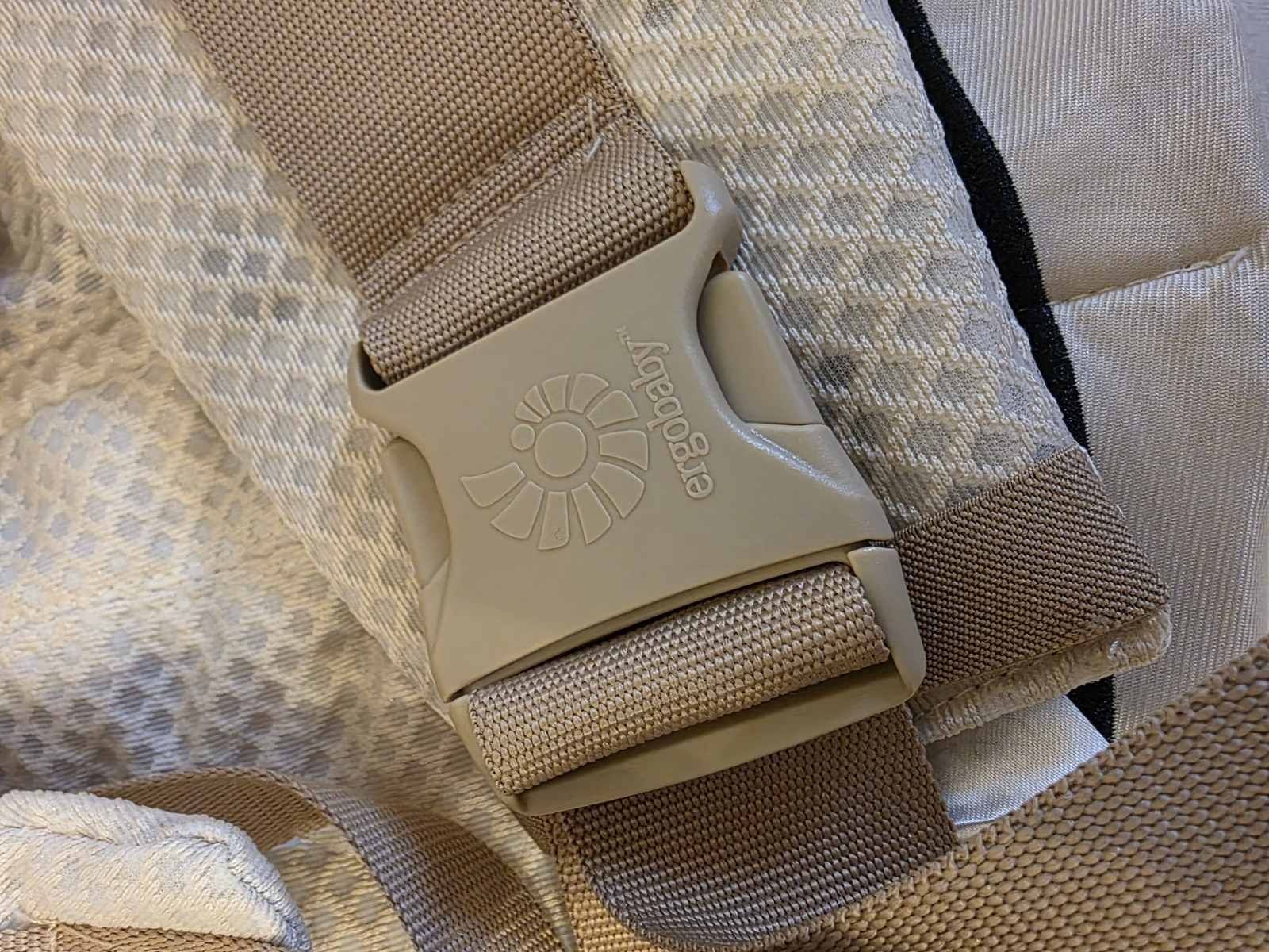Здравейте.Ergobaby Omni Breeze, Natural Beige
Продавам Ергономична ран