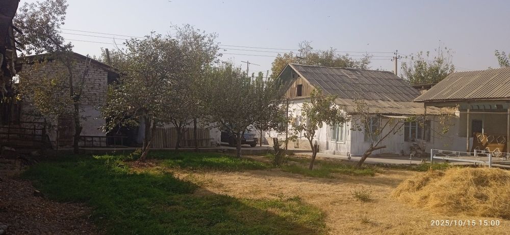 Ховли уй жой сотилади