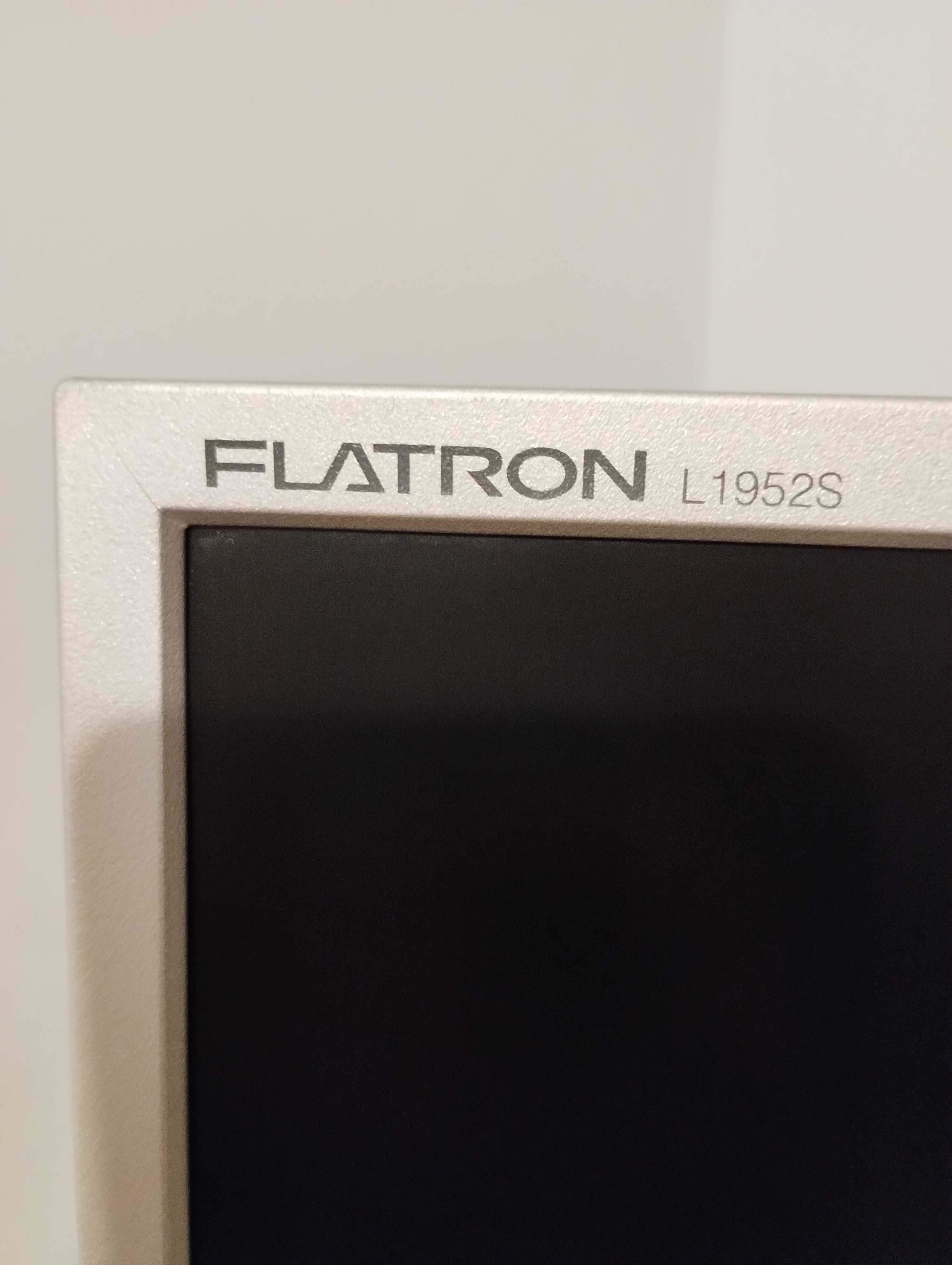 Монитор LG Flatron L1952S | 19 инча | 1280 x 1024 | Нов VGA кабел