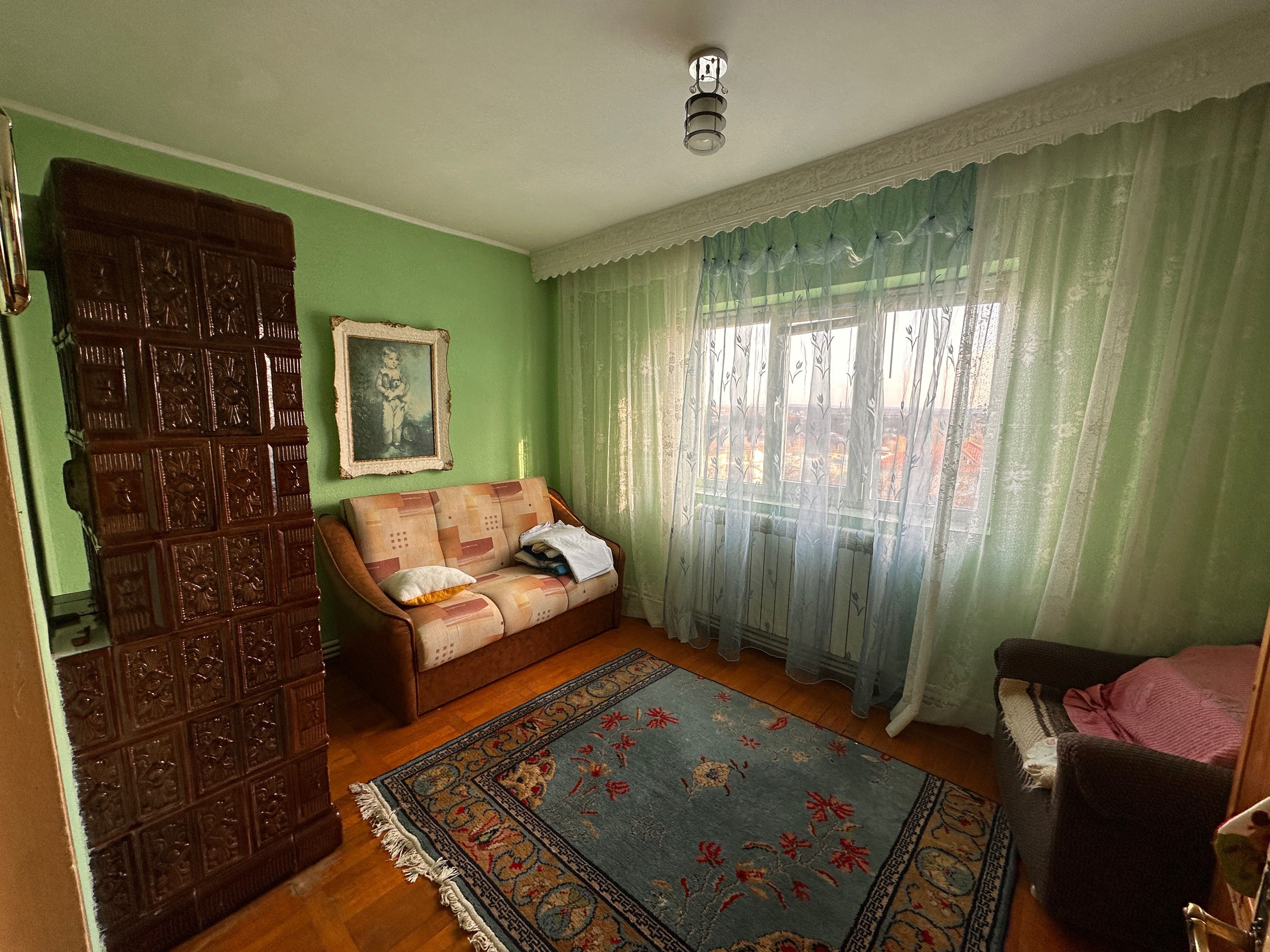 Apartament Central 3 camere + Garaj, 2 bai, decomandat.