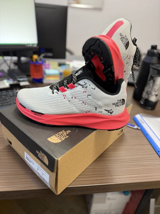 NOI NOUTI, ORIGINALI: Adidași The North Face Vectiv Eminus 42