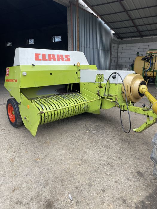 Presa de baloti ( balotat ) Claas Markant 65 , 51, Welger , John Deere