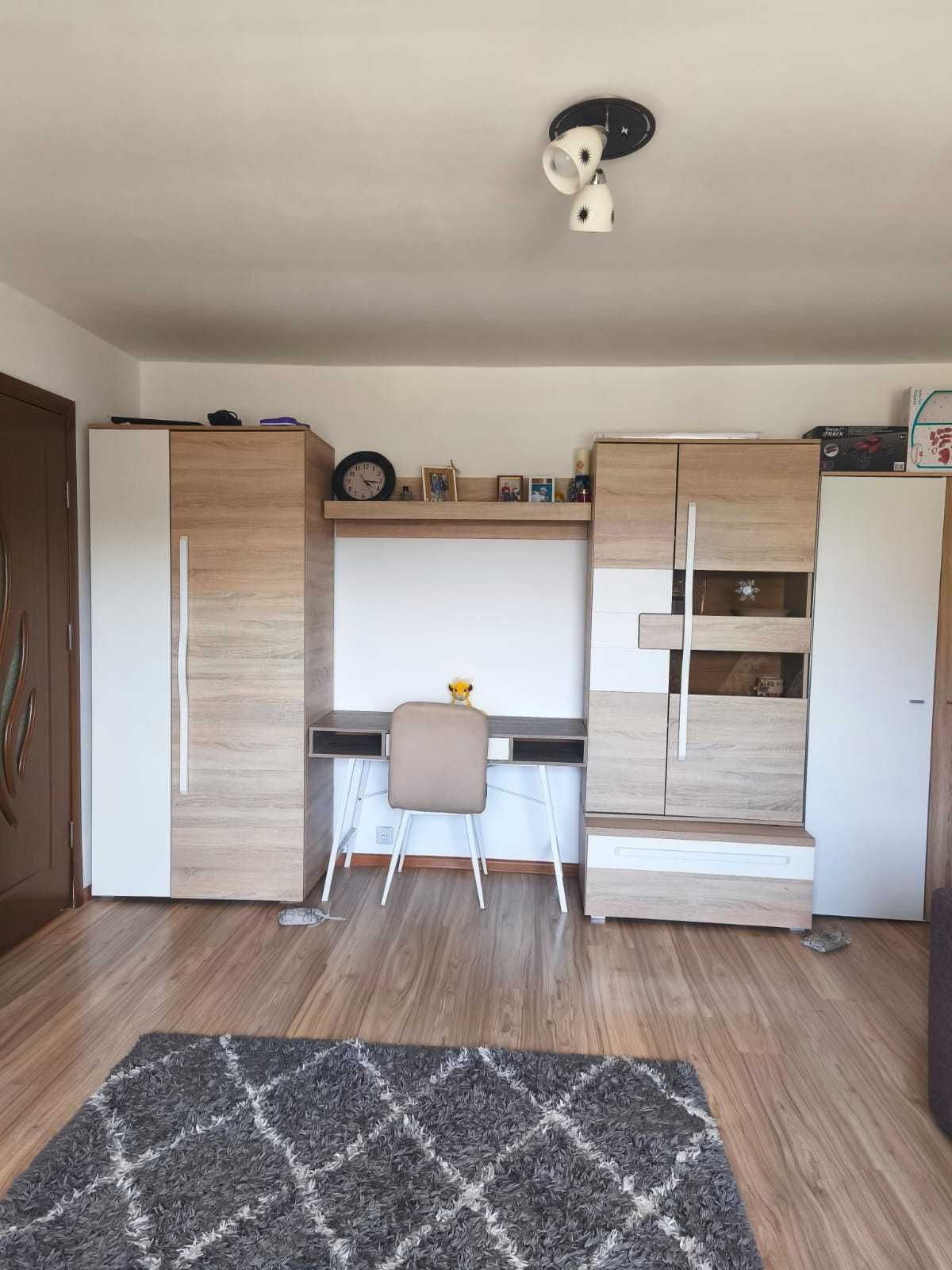 Proprietar Apartament cu 2 camere semidecomandat de vanzare