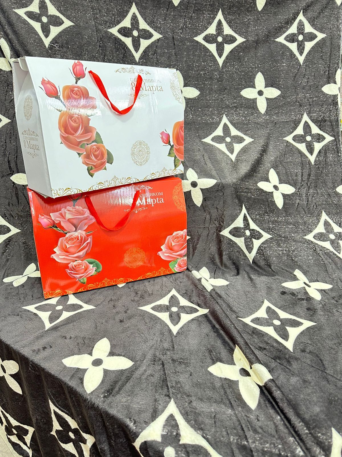 Продаётся плед в подарочной коробке,4тыс