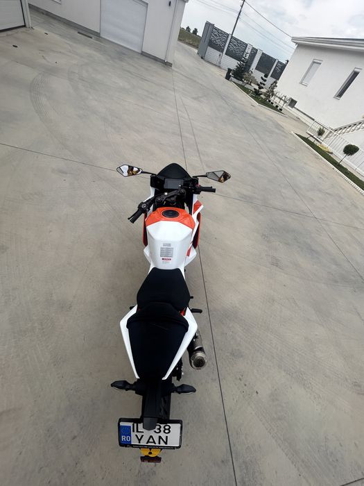 KTM RC 125 (2023)