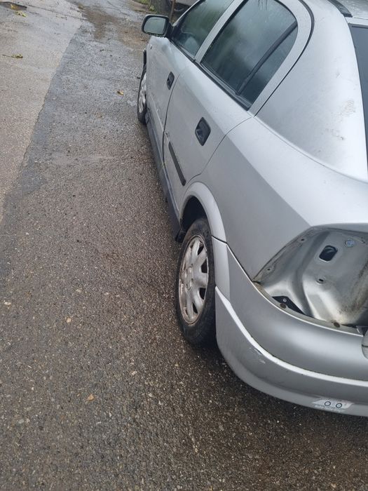 Опел астра на части