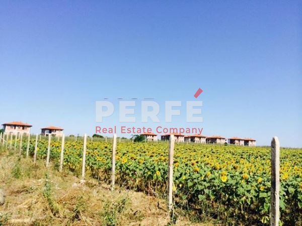 Парцел в Бургас, област-гр.Поморие площ 5201 цена 208040