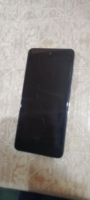 Techno Spark telefoni chetkiy sostoyaniya narxini kelishamiz