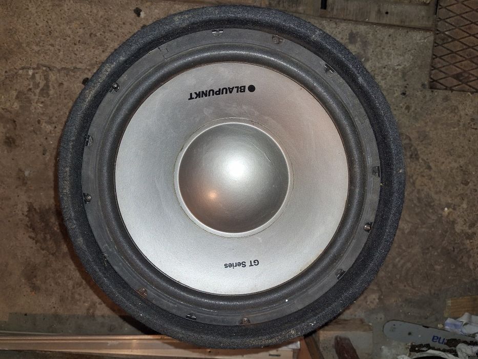 Продавам бас туба 12 блаупунк