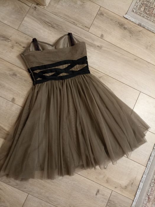 Дамска бежова рокля тюл